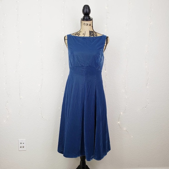 Gal Meets Glam Christine Fir Green Velvet Dress 6 - Picture 2 of 11